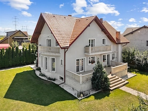Vila / Casa superba cu 5 camere | 1032 mp teren | Sanpetru Brasov - imagine 2