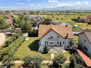 Vila / Casa superba cu 5 camere | 1032 mp teren | Sanpetru Brasov - imagine 3