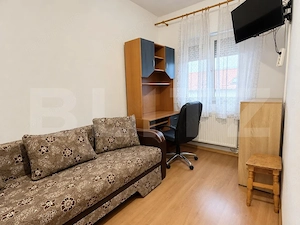 Ap. 3 camere, decomandat, mobilat, etaj intermediar, parcare – Tractorul, Brașov - imagine 2