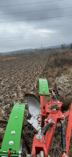 Tractor Valtra Valmet 365 (consum 9,5 litri la Ha) și plug Kverneland - imagine 2