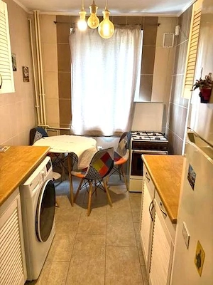  Închiriez Apartament cu 3 camere decomandat, lângă Parcul Titanii - imagine 3