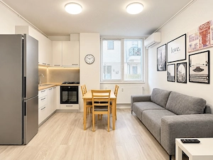 De închiriat apartament cu 3 camere + loc de parcare – Giroc - zona ESO - imagine 2