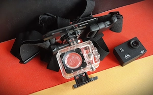 Cameră video de acțiune tip  GoPro  Ultra HD 4K cu Wi-Fi și ham de prindere pe piept