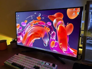 Vând PC gaming cu monitor și tastatură RGB