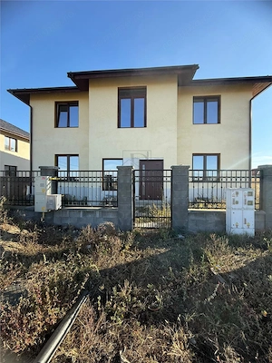 Duplex intreg de vanzare, compartimentat in 4 apartamente – ideal investitie!