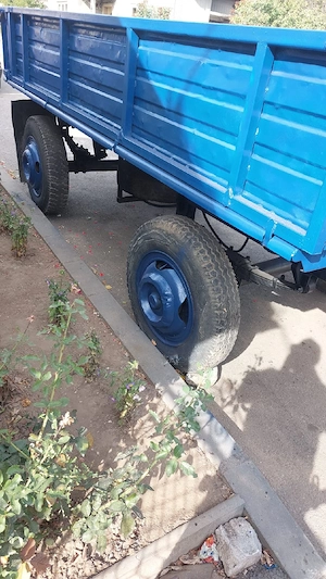 Remorcă agricolă pentru tractor, 2 axe, 4 roți, obloane metalice - imagine 3