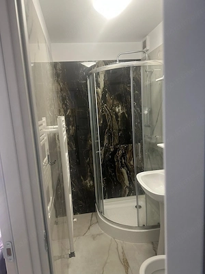 Închiriez apartament in cartier tractoru langa piata tel   - imagine 5
