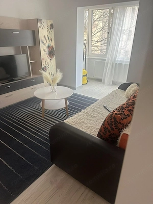 Închiriez apartament in cartier tractoru langa piata tel   - imagine 2