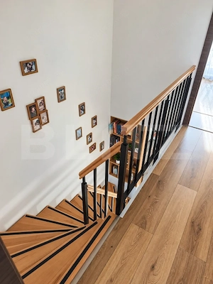 Casă modernă P+M de vânzare, cu terasă, balcon și parcare - imagine 4