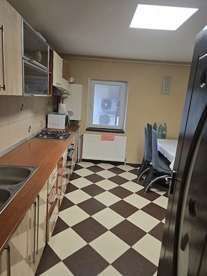închiriez apartament 3 camere - imagine 4