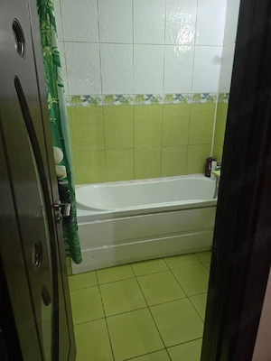 închiriez apartament 3 camere - imagine 3