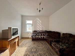 Casa curte comuna, 4 camere si anexe, centrala proprie, zona Balcescu