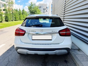 ***PROPRIETAR*Mercedes-Benz GLA 200d*4Matic*an 2017*Cutie Automata*Bi-Xenon*Navi*KeyLess GO*** - imagine 5