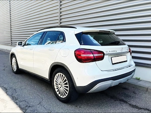 ***PROPRIETAR*Mercedes-Benz GLA 200d*4Matic*an 2017*Cutie Automata*Bi-Xenon*Navi*KeyLess GO*** - imagine 4