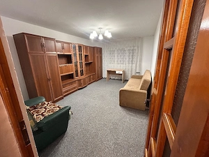 Închiriez apartament cu 2 camere 