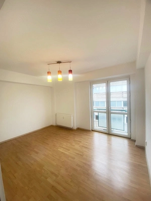   Apartament cu 3 camere de vânzare  - imagine 2