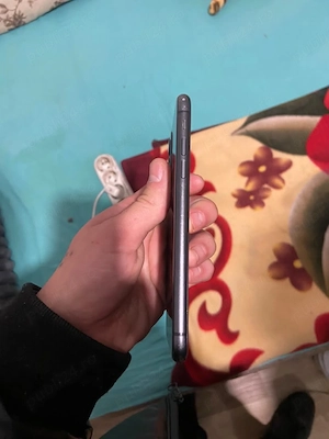 caut sa vand acest iphone 11 arata fix ca in poze predare doar in mana orasul bacau 