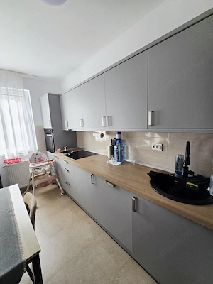 Vand apartament decomandat, 2 camere, zona Vivo- Sf. Ioan, parcare inclusa - imagine 2