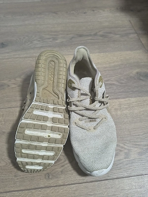 Adidasi Nike Air Max nr 42