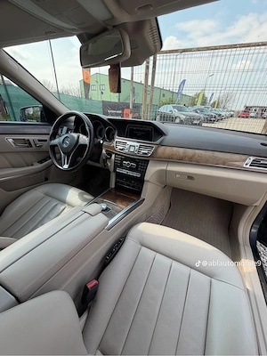 Mercedes Benz E300 - imagine 5