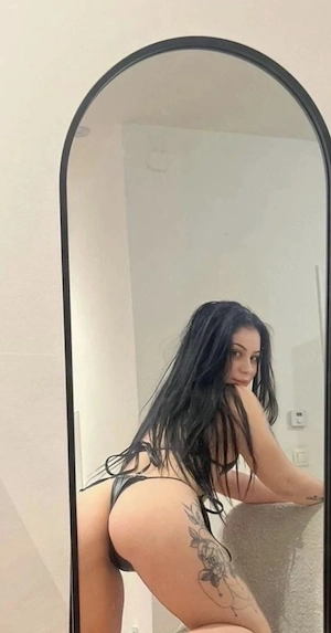 Bruneta fanteziilor tale show web 