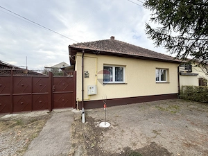 Casă de închiriat cu grădină și curte privată, pe Strada Gării, Hărman