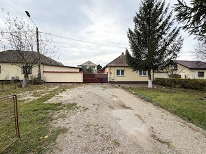 Casă de închiriat cu grădină și curte privată, pe Strada Gării, Hărman - imagine 2