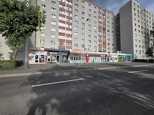 Închiriez spaţiu comercial, 30 mp, Str Prunului, Noua