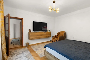 Casă cu 5 camere de vânzare - Aradul Nou - imagine 16