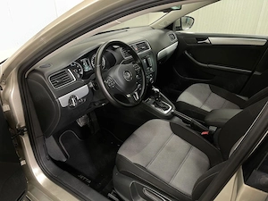 Volkswagen Jetta - imagine 5