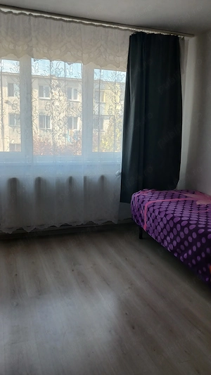 Pe Al.Filaturii,zona Semiluna,scoala nr.18, apartament cu 2 camere, mobilat si utilat, etaj3. - imagine 2