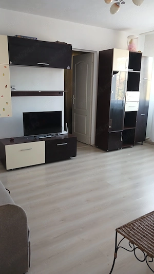 Pe Al.Filaturii,zona Semiluna,scoala nr.18, apartament cu 2 camere, mobilat si utilat, etaj3.