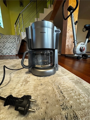 Cafetieră Philips HD7584, foarte puțin folosită, perfect funcțională