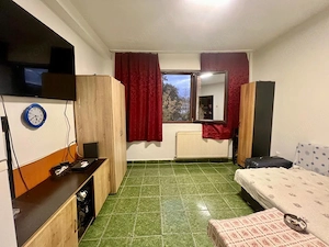 Garsoniera , 18 mp, etaj 1/4, baie proprie - Zona UMT