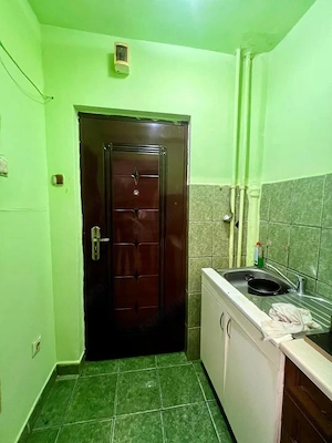 Garsoniera , 18 mp, etaj 1/4, baie proprie - Zona UMT - imagine 5