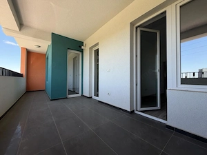Apartament 2 camere, decomandat, etaj 1, terasa 20mp in Giroc  - imagine 8
