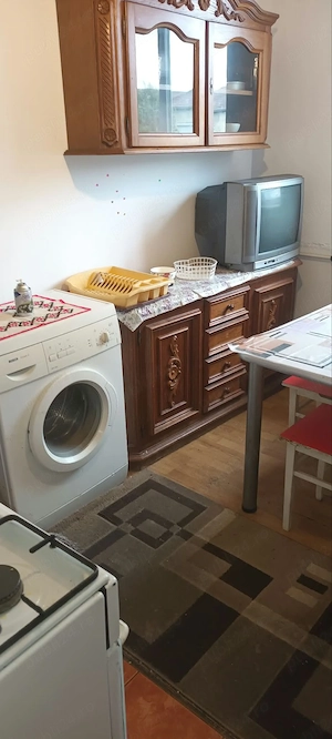Inchiriez Garsoniera confort 1 36 m2 Rogerius -Oradea. 190 E.Tel.    - imagine 5