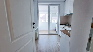 Vând apartament decomandat, recent renovat, situat la căsuțe! - imagine 2
