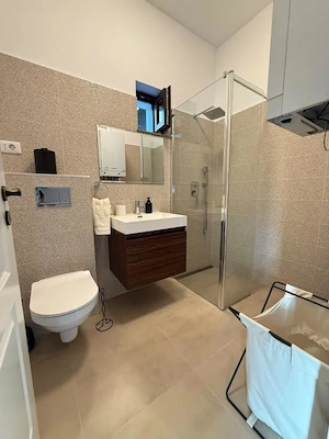Casă 3 camere, amenajare modernă, terasă acoperită – zona Bălcescu - imagine 13