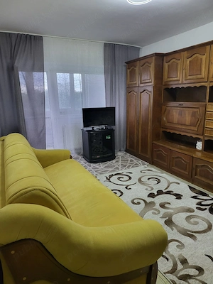 Proprietar ofer spre inchiriere pe termen lung apartament decomandat 2 camere zona Gara - imagine 2