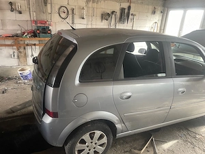 dezmembrez opel meriva - imagine 3