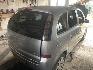 dezmembrez opel meriva - imagine 2