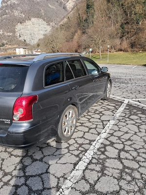Toyota Avensis T25 Break 2.2 D-CAT 177 CP | Elveția | Cutie manuală 6 trepte | Stare impecabilă  - imagine 4