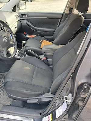 Toyota Avensis T25 Break 2.2 D-CAT 177 CP | Elveția | Cutie manuală 6 trepte | Stare impecabilă  - imagine 9