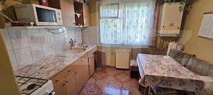Apartament cu 2 camere, 50 mp - zona Micro 16 - imagine 3