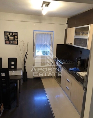 Apartament 3 camere,centrală proprie în zona Sagului