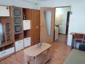 Închiriez garsonieră in zona Buziașului