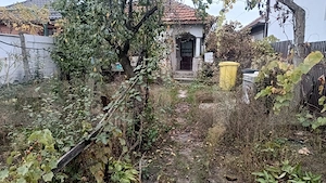 CASA DEMOLABILA + TEREN 372MP ZONA ROMANESTI