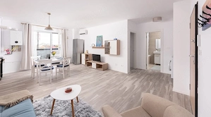 Apartament cu un dormitor, parcare, balcon in Campeador