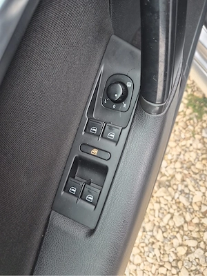 Volkswagen Passat Highline B7 1.6 TDI 105 CP Model 2011 Euro 5 - imagine 8
